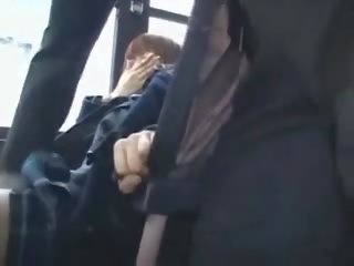 Shocked teengirl χουφτωμένος/η σε λεωφορείο