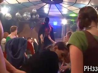 Očarujúce párty sex klip