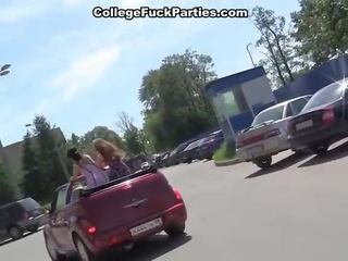 Campus tineri femeie lovit în the masina