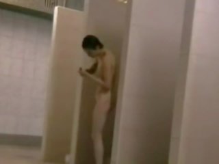 Unaware amatører filmet i dusj rom