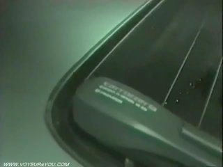 הארדקור סקס סרט ב ה מכונית הוא בשבי על ידי א מרגל מצלמת