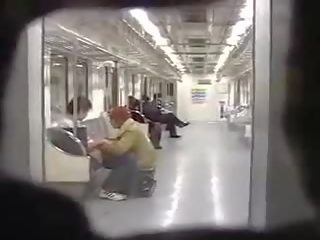 Японець пара публічний удар в потяг