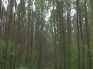 Grass смокче член в в ліс