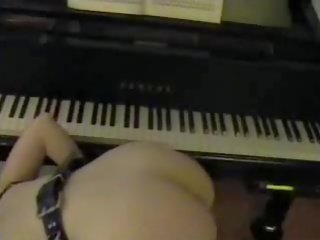 Pianino lesson spank