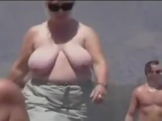 Nuda spiaggia con grasso broads 2