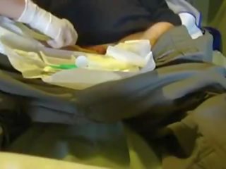 Enfermeira kemarahan uma punheta para o tetraplegico