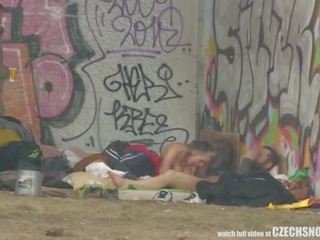 Pure ulica život homeless trojka majúce xxx klip na verejnosť