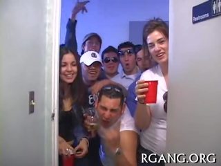 Hq מפרפר מסיבה וידאו