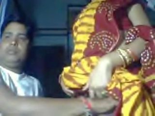 DELHI wali alluring Bhabi in saree exposed by husband for money