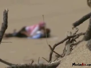 Moroccan hija i ri grua dorëshkathët në plazh