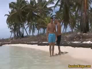 Zwei buddies fickt blondie rauh auf die strand