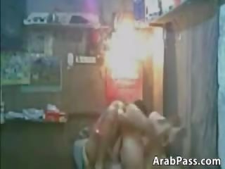 Arabic cuplu având fierbinte murdar film la acasă