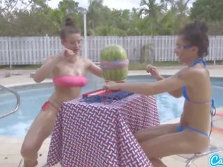 Camsoda किशोर की उम्र साथ बड़ा आस और बड़ा टिट्स initiate एक watermelon विस्फोट साथ रब्बर ba