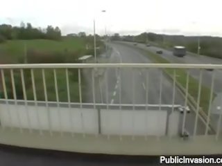 Elegantný euro kočka špinavé klip pod the bridge