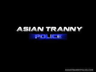 Splendid транссексуаліст поліцейський shu отримує право для смокче член