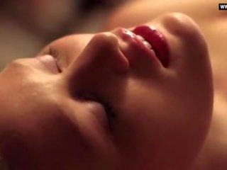 Ешлі hinshaw - з оголеними грудьми великий титьки, стриптиз & мастурбація ххх фільм сцени - про вишня (2012)