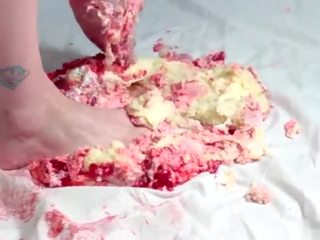 Strawberry cake shtrydhje