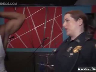 Lezbike polic oficer dhe angell verë polic seks simultan i gjallë mov