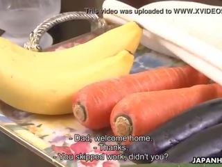 Sayuri có một khó chịu thời gian với một số vegetables