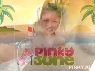 18yo jovem grávida rosado june relaxing em o nua dentro bolha banheira