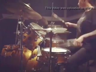 Felicity feline drumming në zë studios