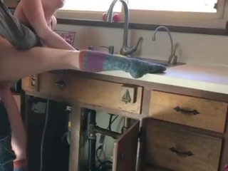 محظوظ plumber مارس الجنس بواسطة في سن المراهقة - ايرين إليكترا (clip)