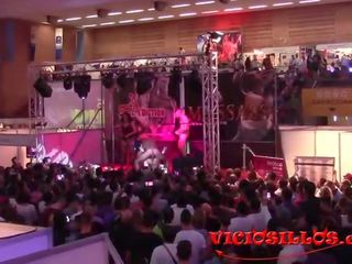Valentina bianco y τζούλια roca con las camisetas de viciosillos.com en el seb 2015