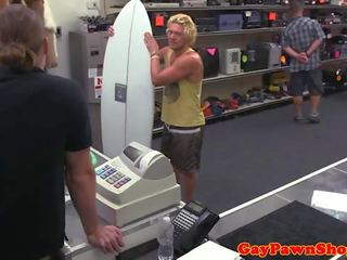 Гетеросексуал surfer spitroasted на pawnshop