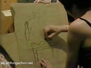 服を着た女性裸の男性 お絵かき ヌード パフォーマンス アート