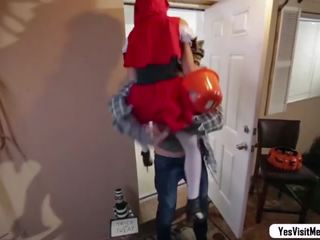 Bigass tonårs kharlie fucks på halloween