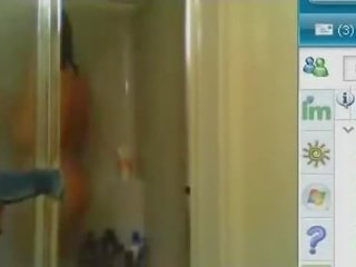 זונה נוער showering במהלך שלה מצלמת זרם