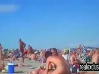 Публичен нудисти плаж суингър възрастен филм в лято 2015