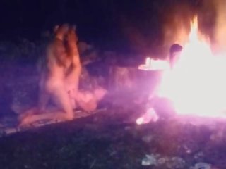 Myöhässä yö bonfire helvetin